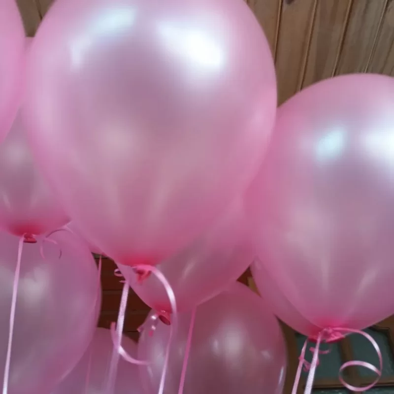 Decoración con globos rosados